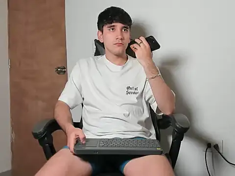 Snapshot of leo030809 chatting on 03-19-26, 11:09 leo030809 online show from 03-19-26, 11:09