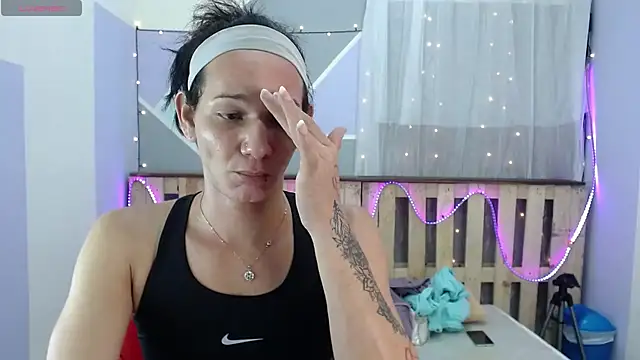 Snapshot of Michellcockxxx chatting on 02-05-25, 04:16 Michellcockxxx online show from 02-05-25, 04:16