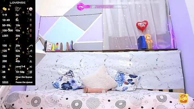 Snapshot of Michellcockxxx chatting on 10-02-25, 02:18 Michellcockxxx online show from 10-02-25, 02:18