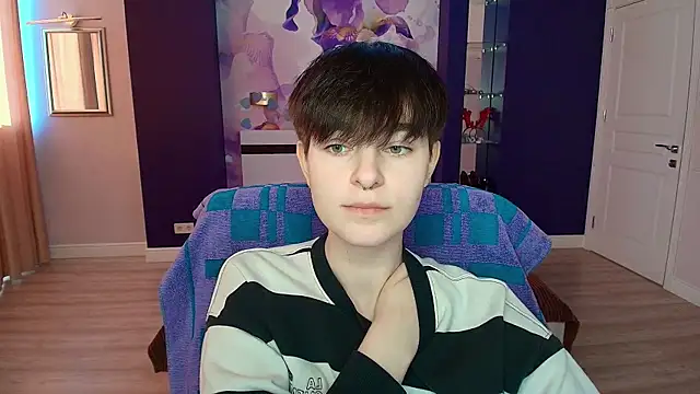 EmiliaYours online show from 01-11-25, 01:01