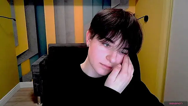 EmiliaYours online show from 02-17-25, 01:32