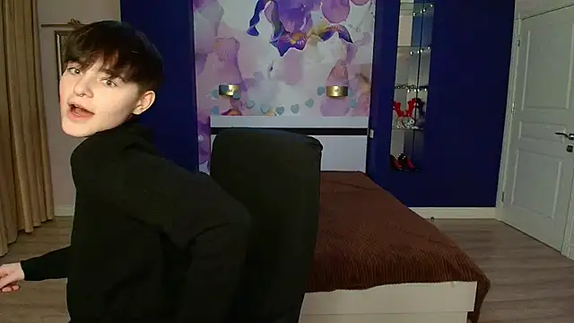 EmiliaYours online show from 03-01-25, 04:11