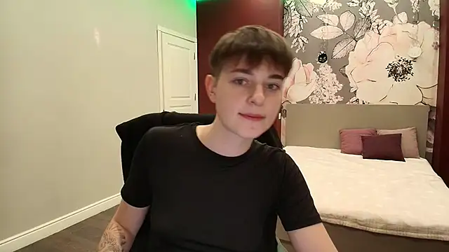 EmiliaYours online show from 09-29-25, 02:33