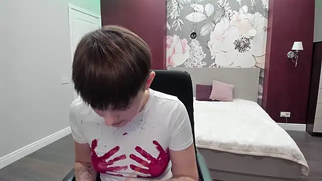 EmiliaYours online show from 10-31-25, 04:30