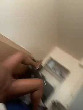 Snapshot of kelloggs202 chatting on 12-18-24, 04:06 kelloggs202 online show from 12-18-24, 04:06