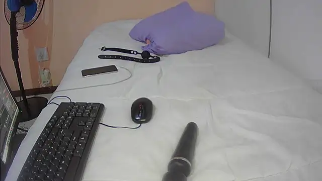 Snapshot of ebonyjezebel chatting on 12-18-24, 01:23 ebonyjezebel online show from 12-18-24, 01:23