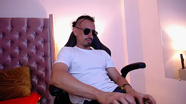 Sr Magnus  online show from 10-06-25, 07:17