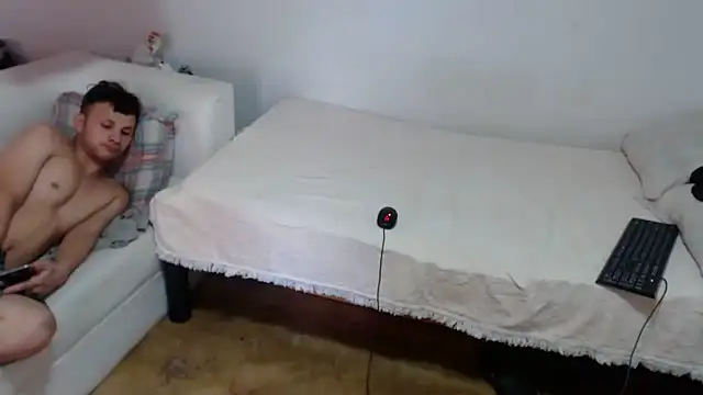 Snapshot of dani07- chatting on 03-15-25, 07:38 dani07- online show from 03-15-25, 07:38