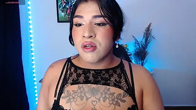 Snapshot of alexiaaross chatting on 05-31-26, 06:21 alexiaaross online show from 05-31-26, 06:21