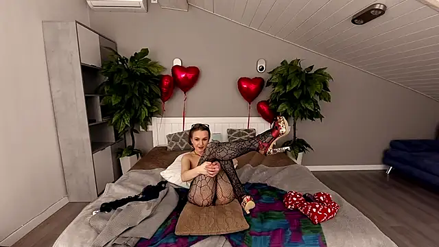 Snapshot of VeronikaVel chatting on 02-19-25, 04:12 VeronikaVel online show from 02-19-25, 04:12