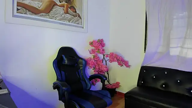 Snapshot of Caro_kitty- chatting on 09-09-25, 11:43 Caro kitty- online show from 09-09-25, 11:43