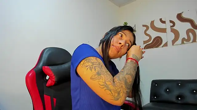 Snapshot of Caro_kitty- chatting on 12-01-25, 12:54 Caro kitty- online show from 12-01-25, 12:54