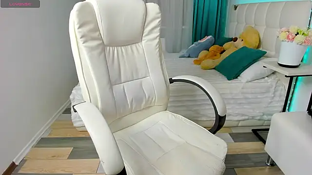 Snapshot of CooperAllana chatting on 10-09-25, 06:00 CooperAllana online show from 10-09-25, 06:00