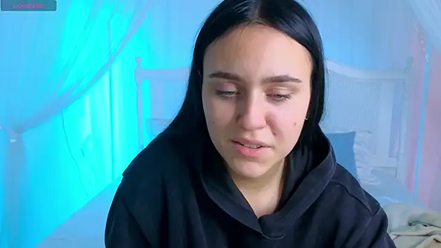 Snapshot of CooperAllana chatting on 11-13-25, 07:18 CooperAllana online show from 11-13-25, 07:18