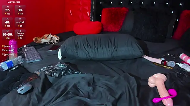 Snapshot of KendralHolson chatting on 03-05-25, 10:44 KendralHolson online show from 03-05-25, 10:44