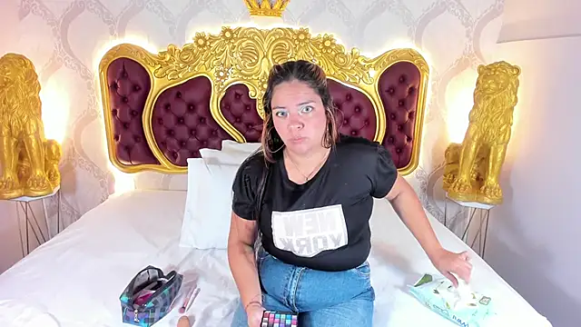 Snapshot of KendralHolson chatting on 10-29-25, 04:37 KendralHolson online show from 10-29-25, 04:37