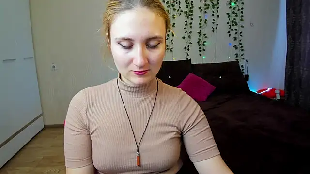 Miss Elsa  online show from 03-10-25, 02:50