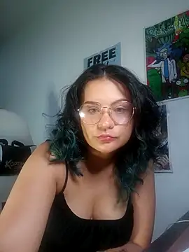 Snapshot of gigiqueen_18 chatting on 05-09-26, 01:11 gigiqueen 18 online show from 05-09-26, 01:11