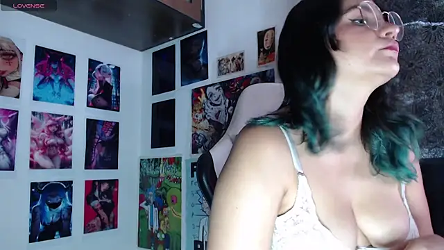 Snapshot of gigiqueen_18 chatting on 06-04-26, 05:41 gigiqueen 18 online show from 06-04-26, 05:41