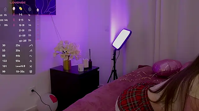 Snapshot of Lilly_Colins chatting on 02-24-25, 03:53 Lilly Colins online show from 02-24-25, 03:53