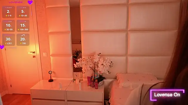 Snapshot of Lilly_Colins chatting on 10-15-25, 07:03 Lilly Colins online show from 10-15-25, 07:03