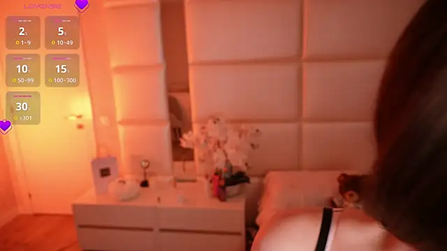 Snapshot of Lilly_Colins chatting on 11-13-25, 08:30 Lilly Colins online show from 11-13-25, 08:30