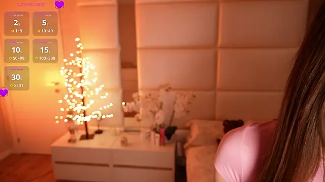 Snapshot of Lilly_Colins chatting on 02-06-26, 07:06 Lilly Colins online show from 02-06-26, 07:06