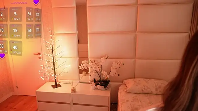 Lilly Colins online show from 07-12-26, 08:00