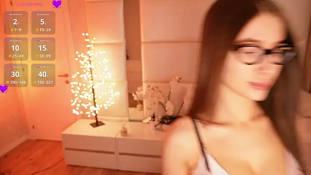 Lilly Colins online show from 07-25-26, 09:01