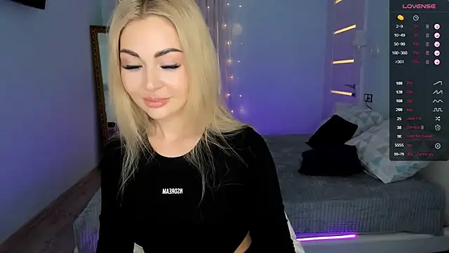 Snapshot of AdeleRoberts chatting on 02-10-25, 08:31 AdeleRoberts online show from 02-10-25, 08:31