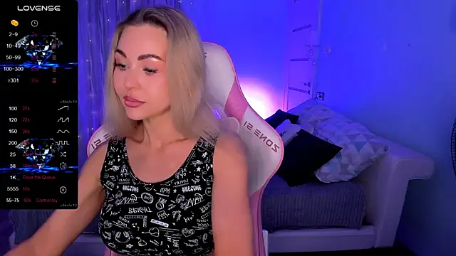 Snapshot of AdeleRoberts chatting on 02-24-26, 01:58 AdeleRoberts online show from 02-24-26, 01:58