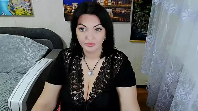 Snapshot of Lady_Boom_Wild_ chatting on 10-15-25, 03:56 Lady Boom Wild online show from 10-15-25, 03:56