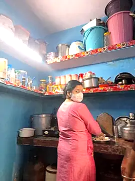 Snapshot of bobbyronak chatting on 11-14-25, 08:57 bobbyronak online show from 11-14-25, 08:57