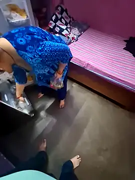 Snapshot of bobbyronak chatting on 02-17-26, 06:43 bobbyronak online show from 02-17-26, 06:43