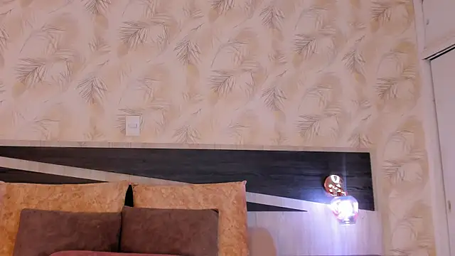 nicolle pierce online show from 04-28-26, 01:16