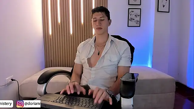 Dorianmistery2322  online show from 07-31-26, 11:15