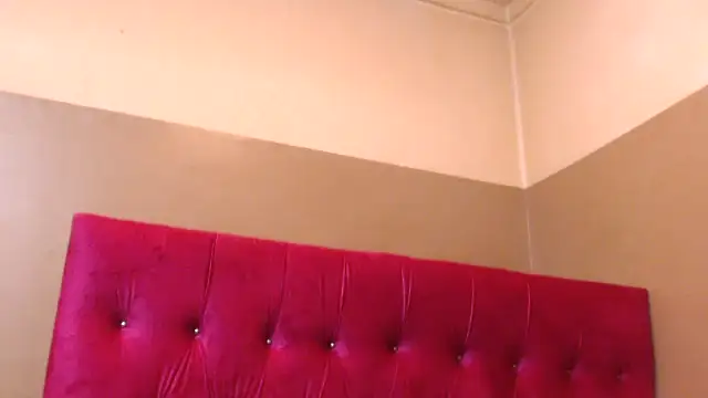 Snapshot of kittykhloe22 chatting on 02-15-25, 05:50 kittykhloe22 online show from 02-15-25, 05:50