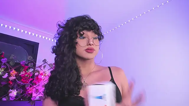 Snapshot of Heka_Prudence chatting on 12-16-24, 04:45 Heka Prudence online show from 12-16-24, 04:45