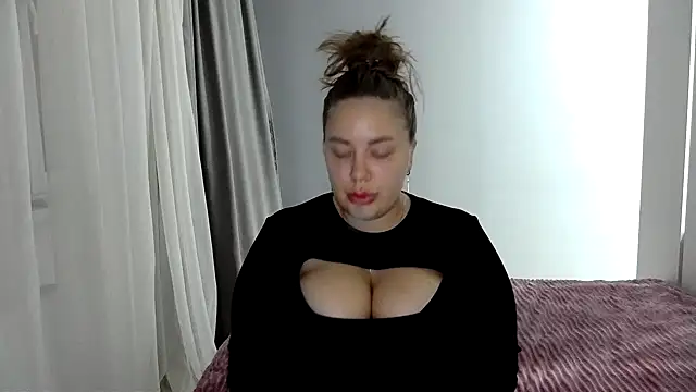 Snapshot of 96CHloe96 chatting on 12-13-24, 04:16 96CHloe96 online show from 12-13-24, 04:16