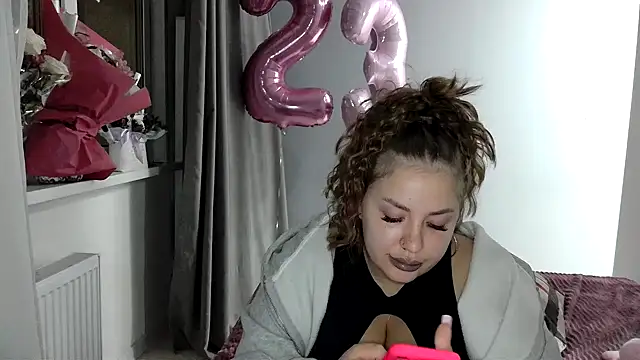 Snapshot of 96CHloe96 chatting on 01-20-25, 08:18 96CHloe96 online show from 01-20-25, 08:18