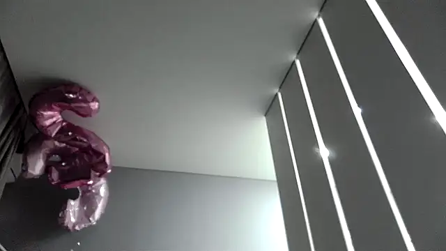 Snapshot of 96CHloe96 chatting on 03-20-25, 04:31 96CHloe96 online show from 03-20-25, 04:31