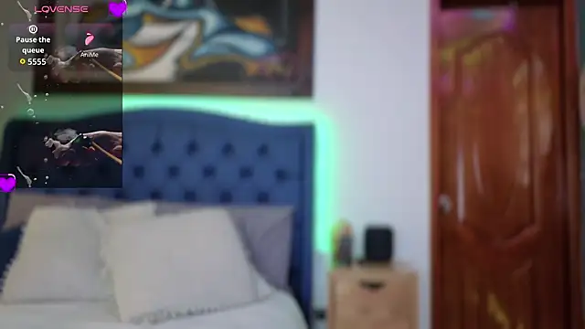 Snapshot of QueenYsuRey chatting on 10-16-25, 05:03 QueenYsuRey online show from 10-16-25, 05:03
