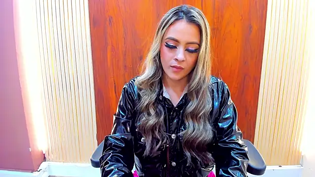 miacarperr1 online show from 02-28-25, 12:43