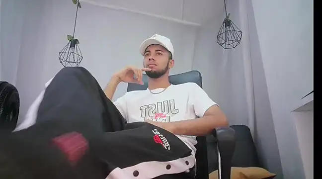 Snapshot of jhon_ath chatting on 02-05-25, 02:05 jhon ath online show from 02-05-25, 02:05