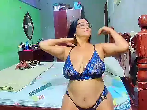 Snapshot of rosi_pamela chatting on 01-14-25, 06:28 rosi pamela online show from 01-14-25, 06:28