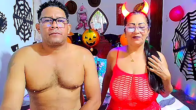 Snapshot of rosi_pamela chatting on 10-19-25, 01:34 rosi pamela online show from 10-19-25, 01:34