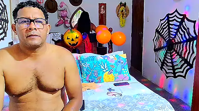 Snapshot of rosi_pamela chatting on 10-26-25, 06:36 rosi pamela online show from 10-26-25, 06:36