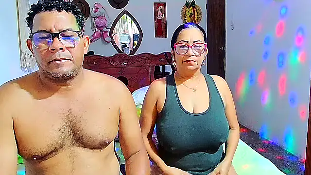 Snapshot of rosi_pamela chatting on 11-16-25, 03:06 rosi pamela online show from 11-16-25, 03:06