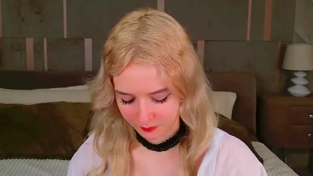 NaomiLoys online show from 02-11-25, 12:17