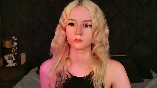 NaomiLoys online show from 09-08-25, 08:19